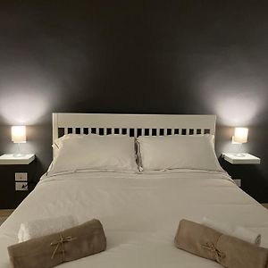 Suite 22